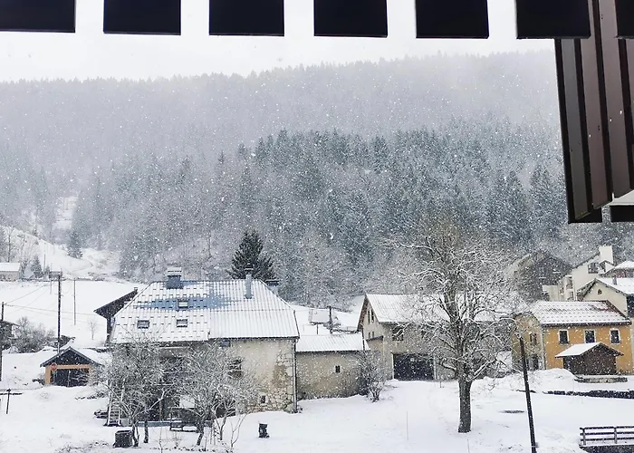 De Montagne Avec Balcon *